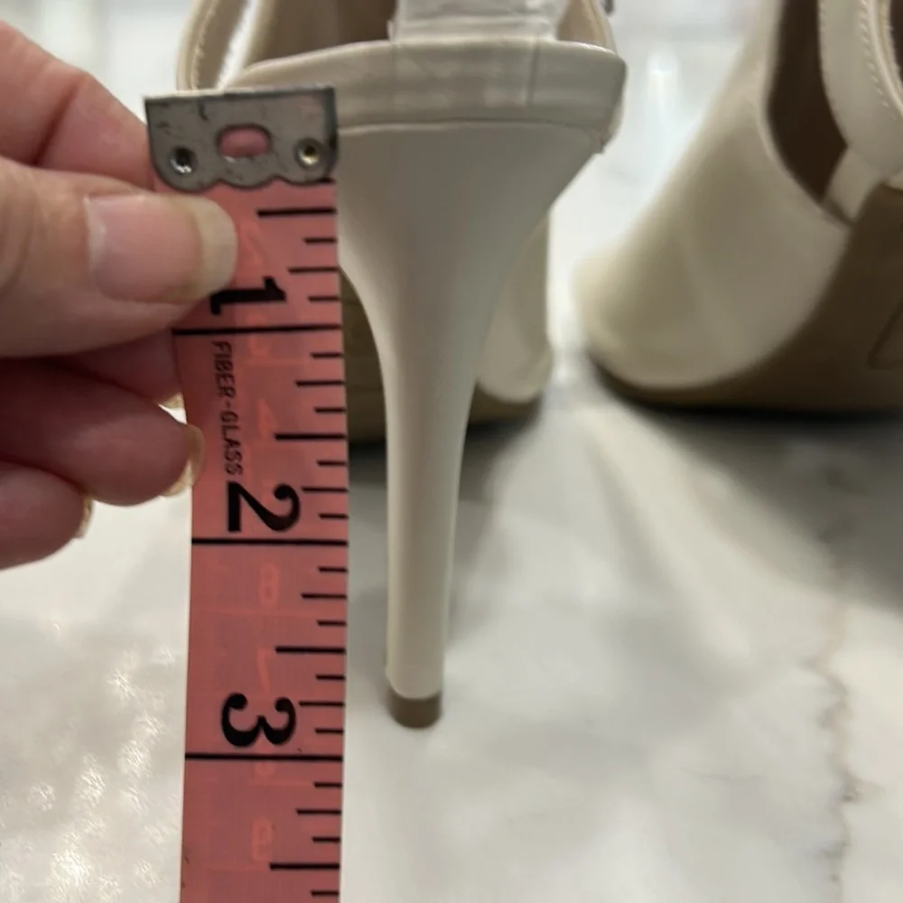 Brash Peekaboo Open Toe Tie Up Heels.‎ Size 5.5